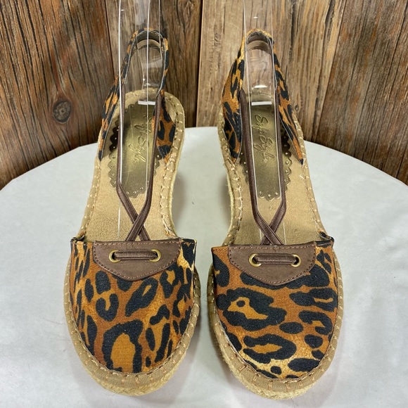 Soft Style Leopard Print Ankle Strap Wedges Womens Shoes Size 5.5 - Picture 8 of 10